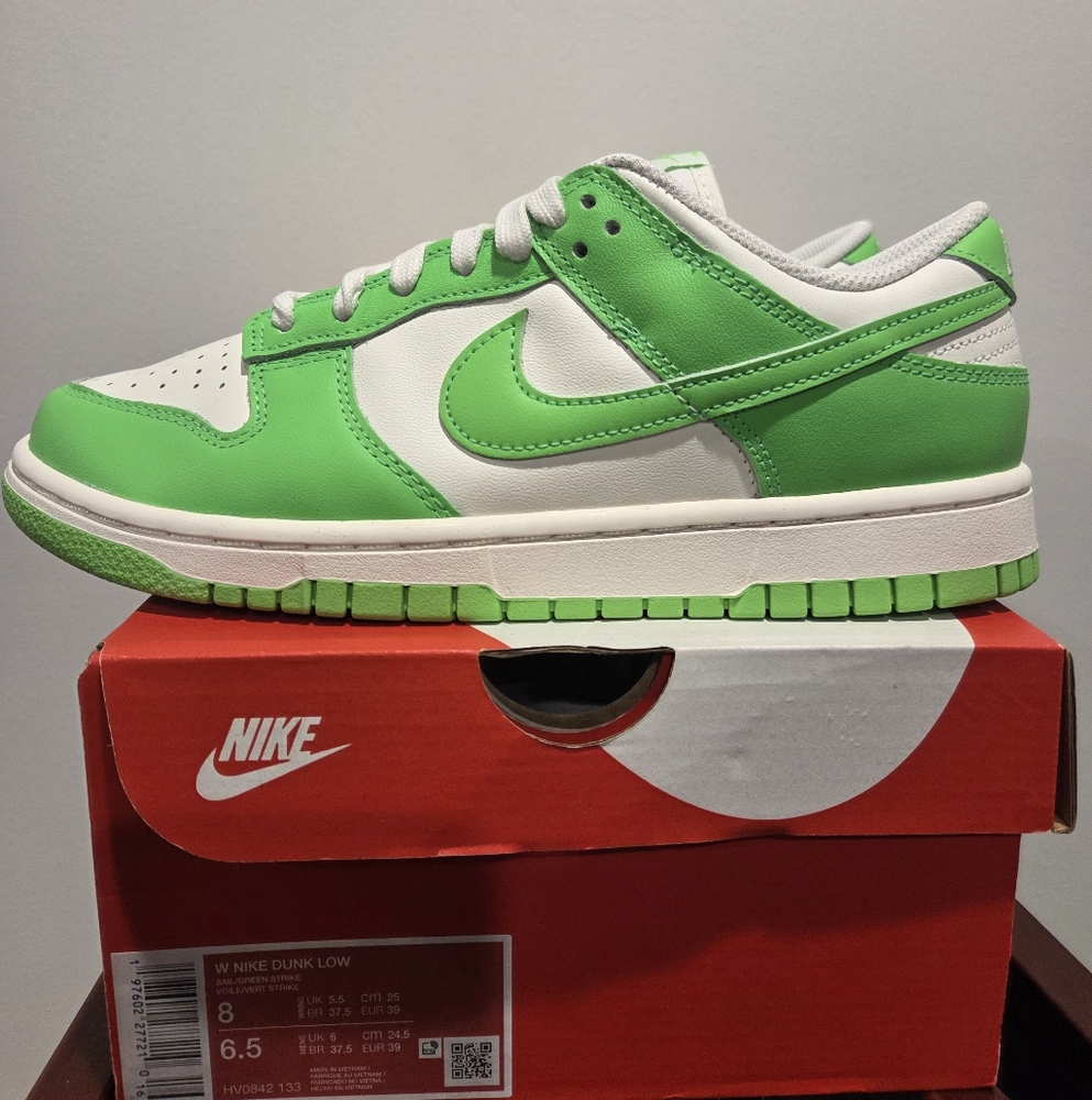 Nike Wmns Dunk Low SB 'Green Strike' Size 9